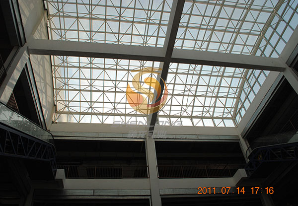 銀川森淼鑫苑小區地下車庫出入口